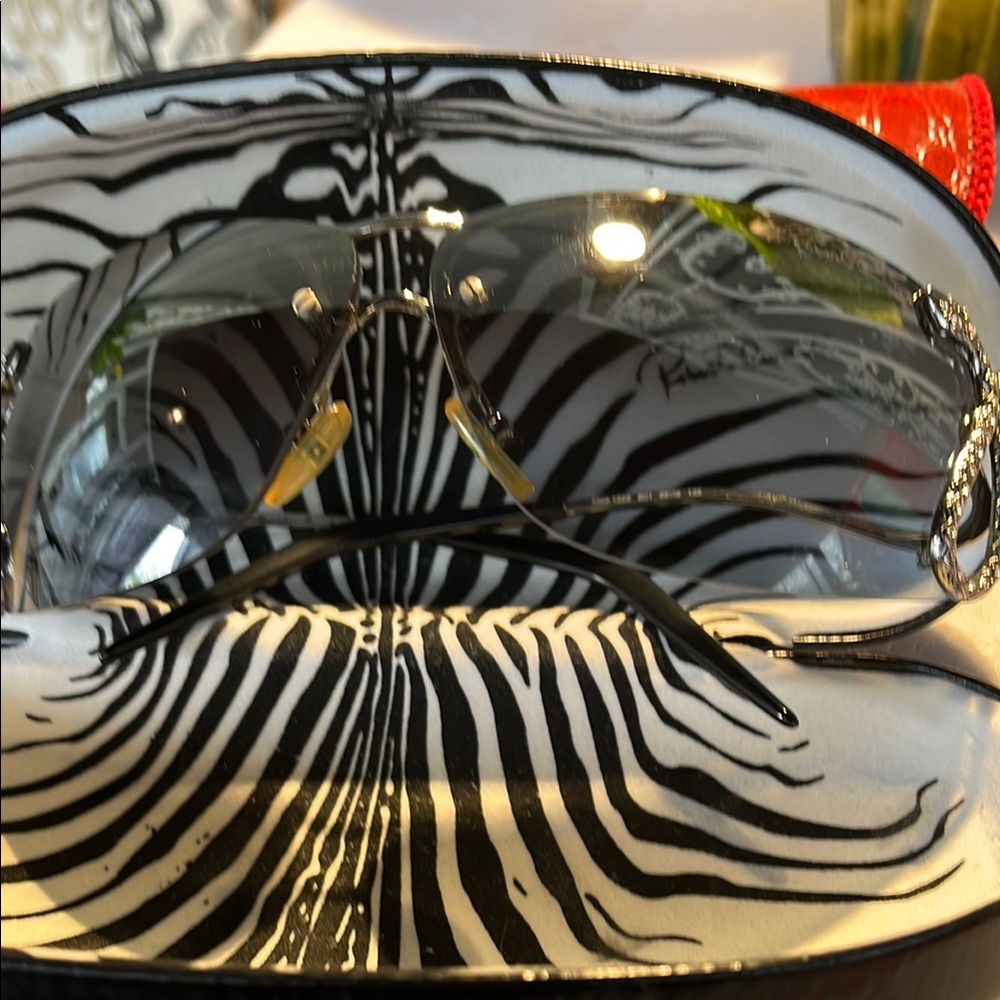 Stylish Sunglasses with Zebra Print Case